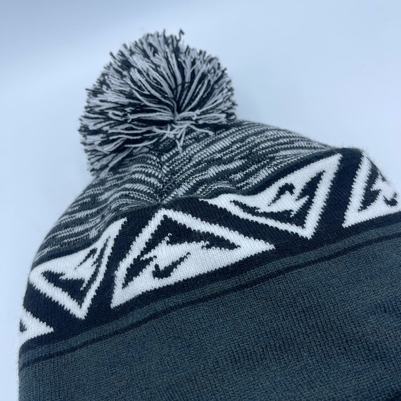 Nike Trail Beanie Grey Black NWOT - Picture 3 of 6